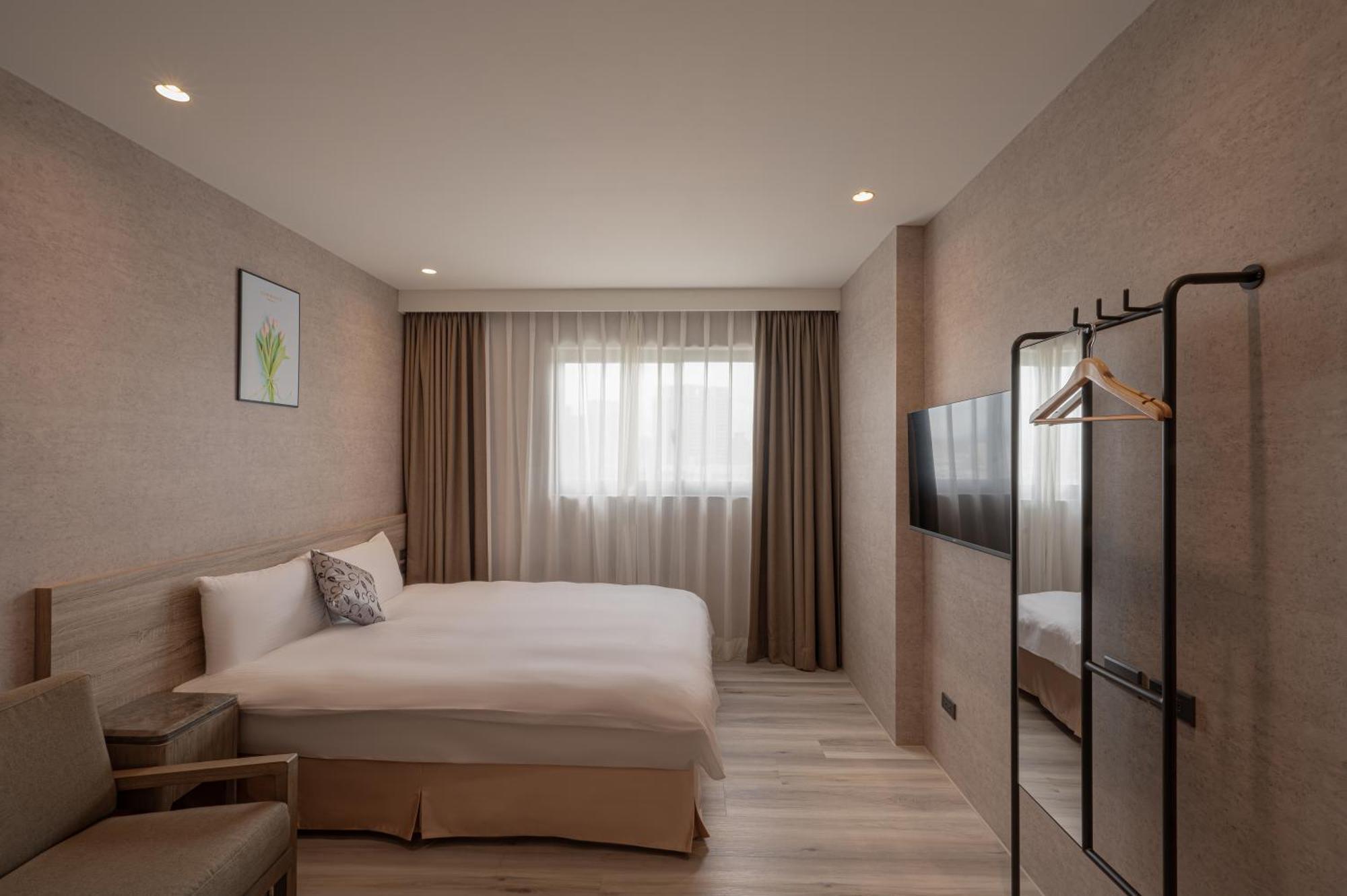 In Joy Hotel Тайджун Екстериор снимка