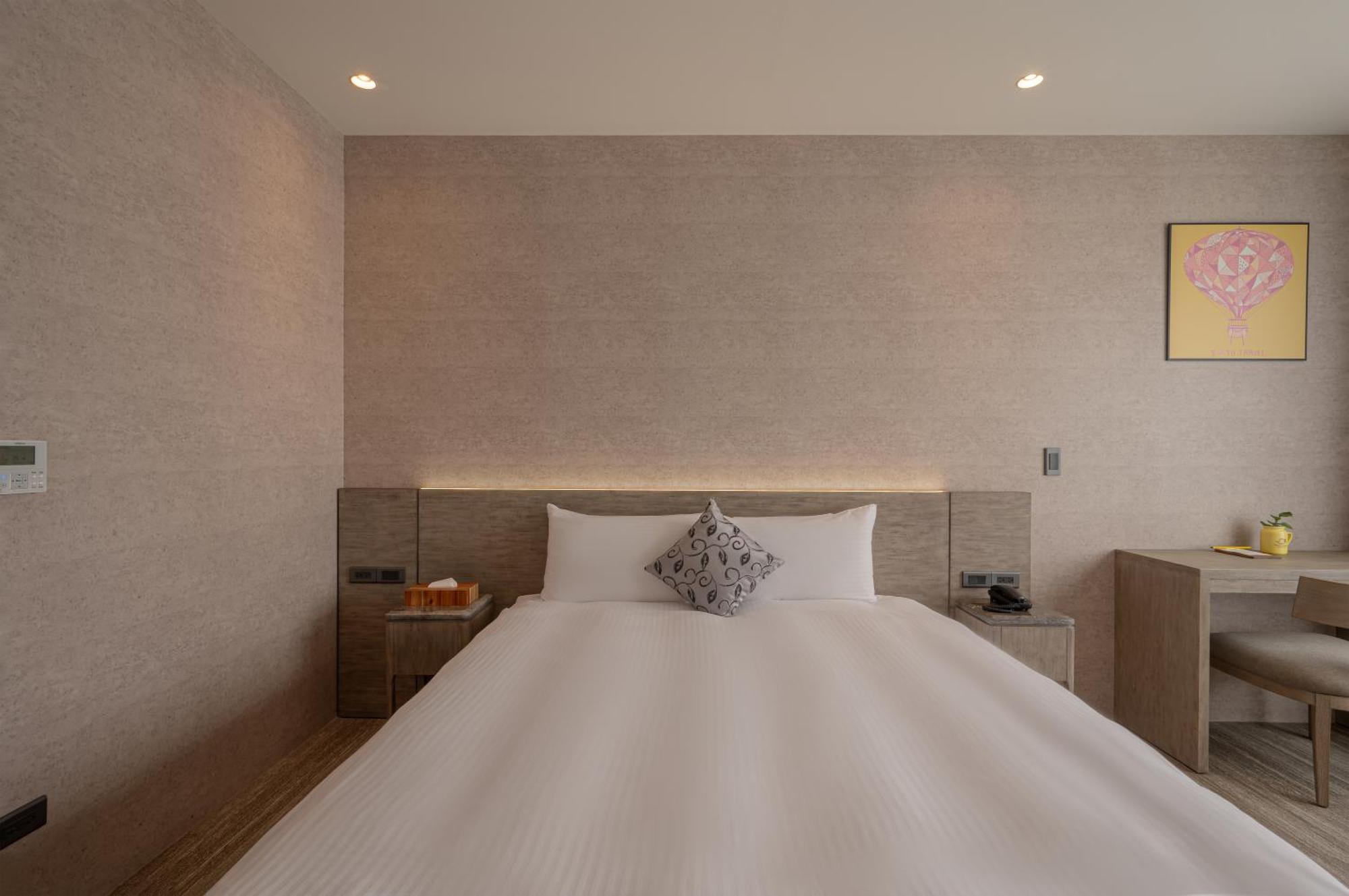 In Joy Hotel Тайджун Екстериор снимка